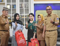 Wali Kota Metro Berikan Bantuan Kepada Mahasiswa Korban Bencana Sumatera