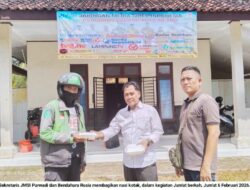 Jum’at Berkah, JMSI Kota Metro Lampung Bagikan Nasi Kotak