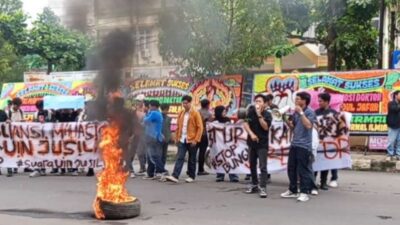 Puluhan Mahasiswa Gelar Aksi Demo, Rektor UIN Jurai Siwo Metro Lampung Dituntut Mundur ‎