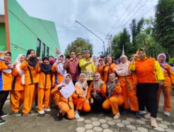 Walikota Metro Bambang Serahkan Bantuan 7 Unit Bentor dan 22 Unit Kotak Sampah