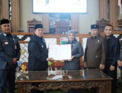 Rapat Paripurna DPRD Setujui Raperda Pertanggungjawaban APBD 2025, Wabup Azwar Hadi Tekankan Transparansi dan Akuntabilitas
